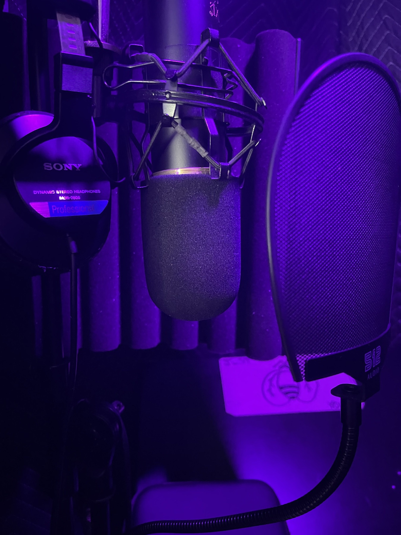 The real recording setup inside Rocsoulfully Studios